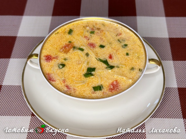 Сливочный суп с курицей и помидорами